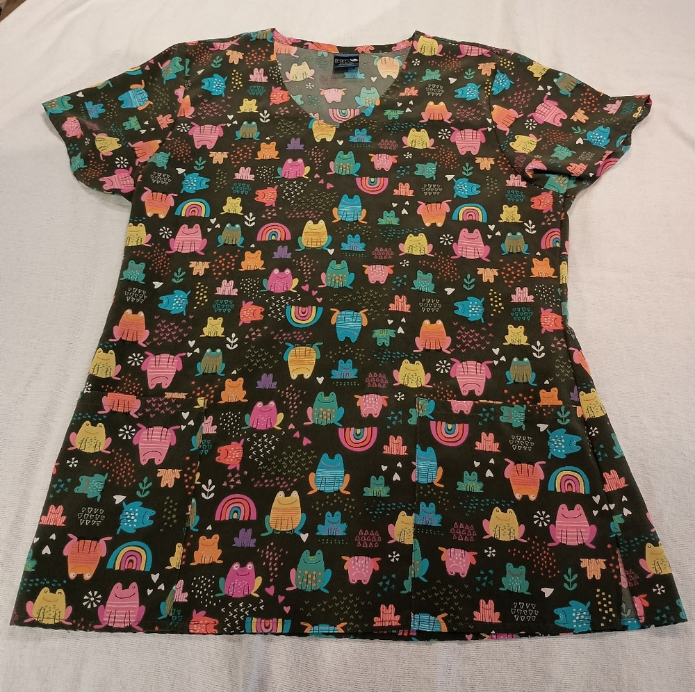 Zoe + Chloe Rainbow Frog Scrub Top